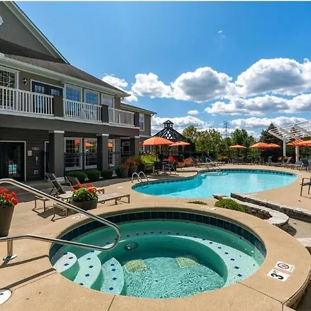 Luxury Apartment In Mason